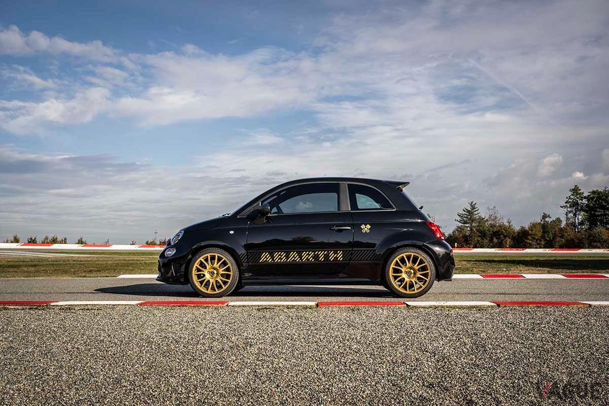 限定車「アバルト695 75°アニヴェルサーリオ」