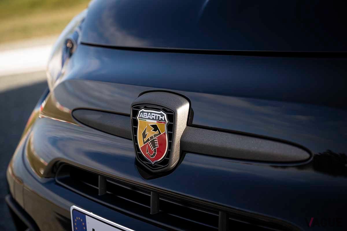 限定車「アバルト695 75°アニヴェルサーリオ」