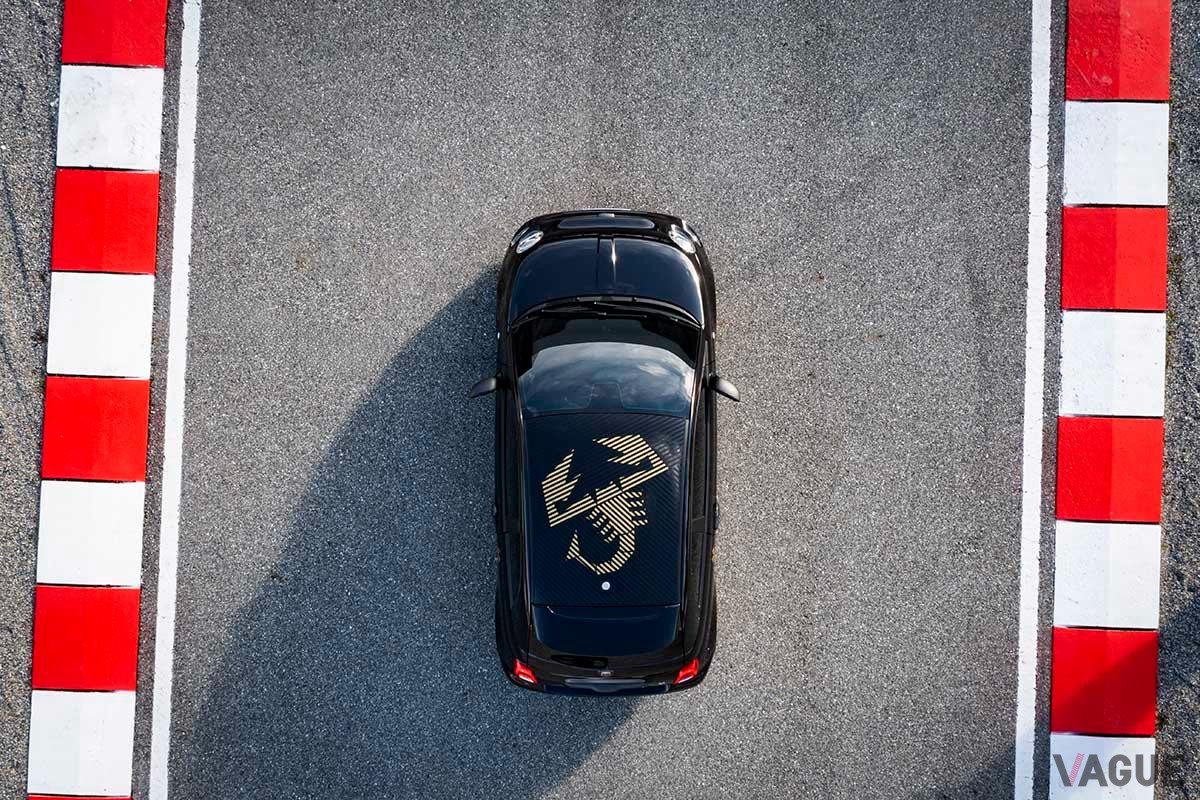限定車「アバルト695 75°アニヴェルサーリオ」