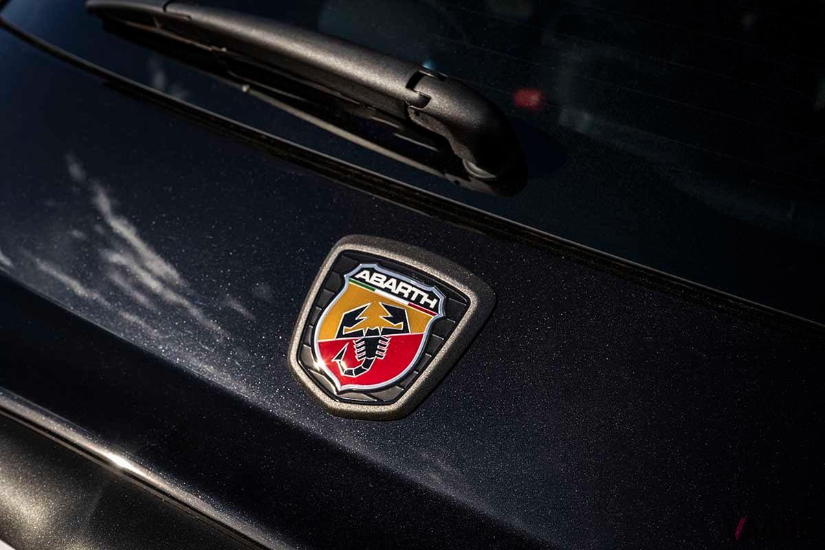 限定車「アバルト695 75°アニヴェルサーリオ」