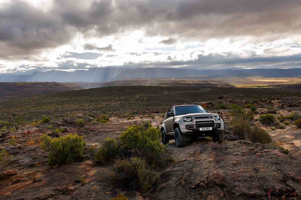 新型「ディフェンダーOCTA」