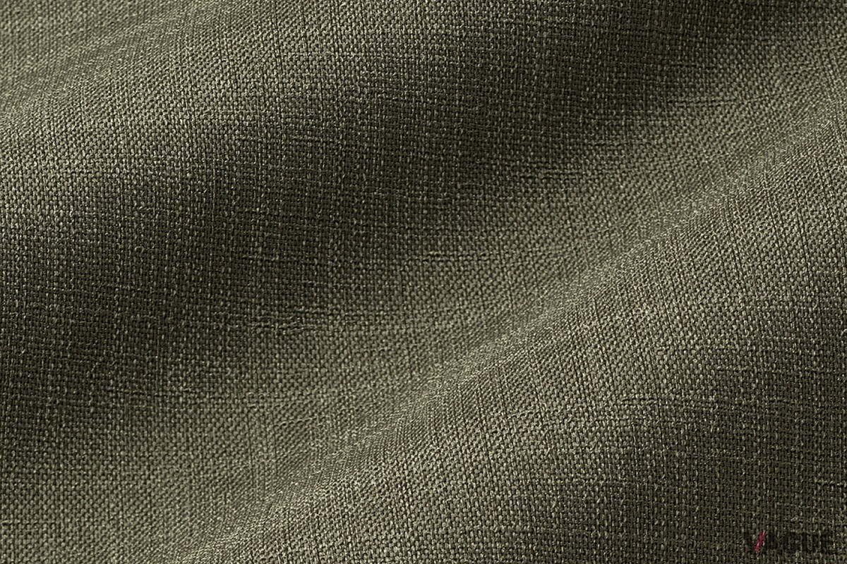 本体にポリエステル100%でありながらリネン調の風合いを持つ「SYNTHETIC LINEN 3L」を採用