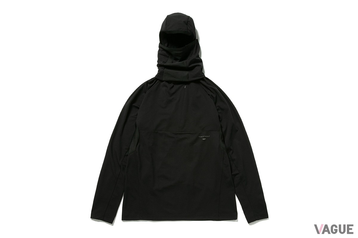 ベースレイヤーフーディーの「Toned Trout Dry Hoodie」。フードは頭から顔、首までを覆うバラクラバ設計