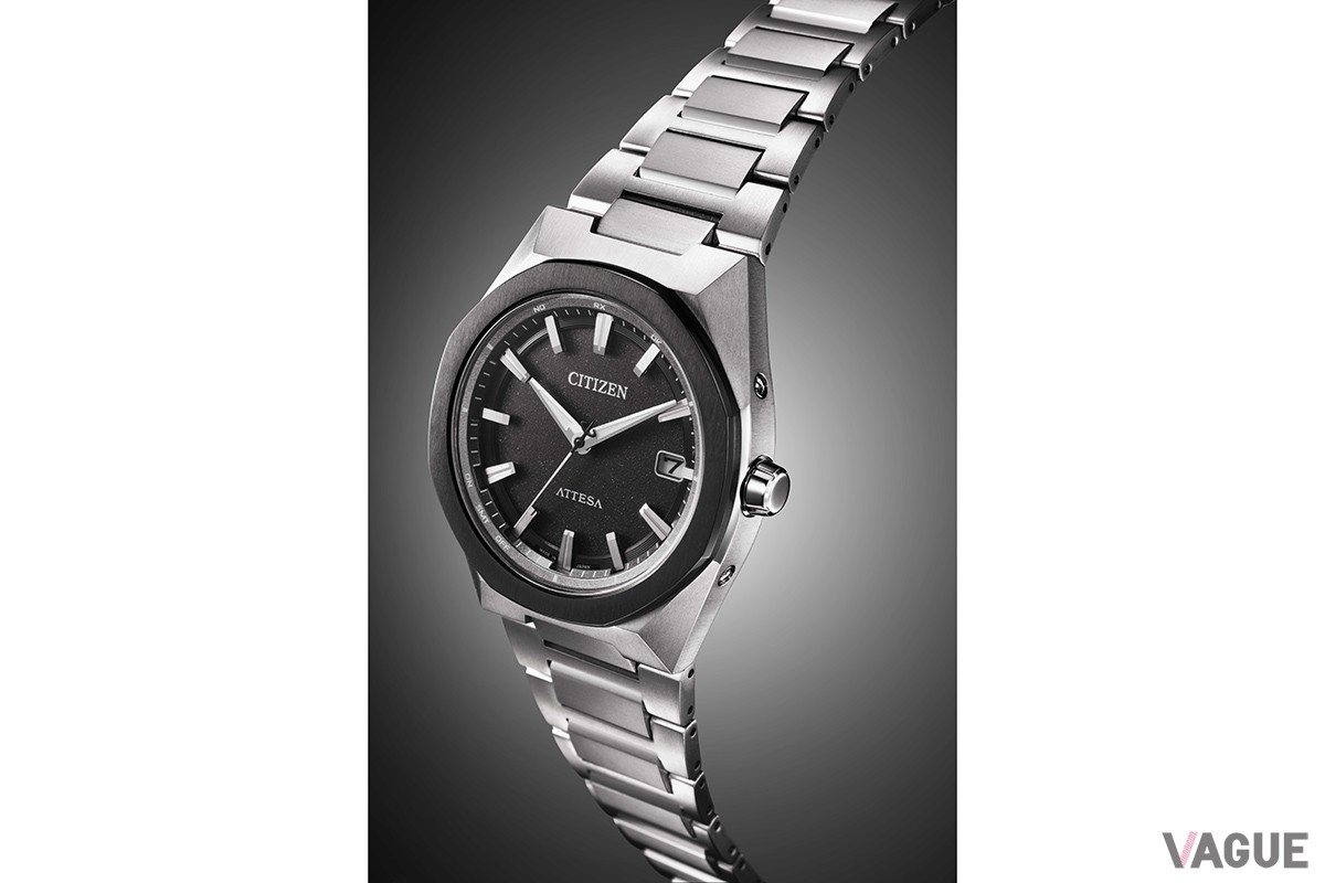 ケース径39mm。全体のデザインテイストは同様のアプローチ