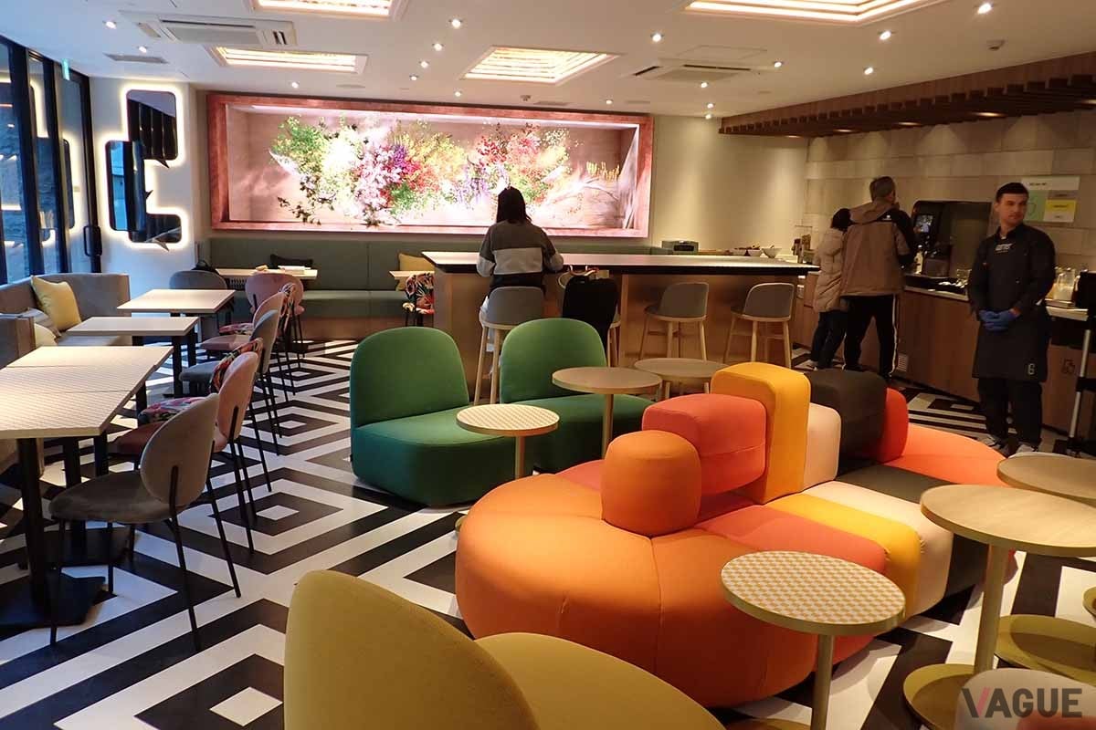 ソーシャルハブにはドリンクや軽食を販売する「マーケットプレース」を設置。アルコールも取り扱う