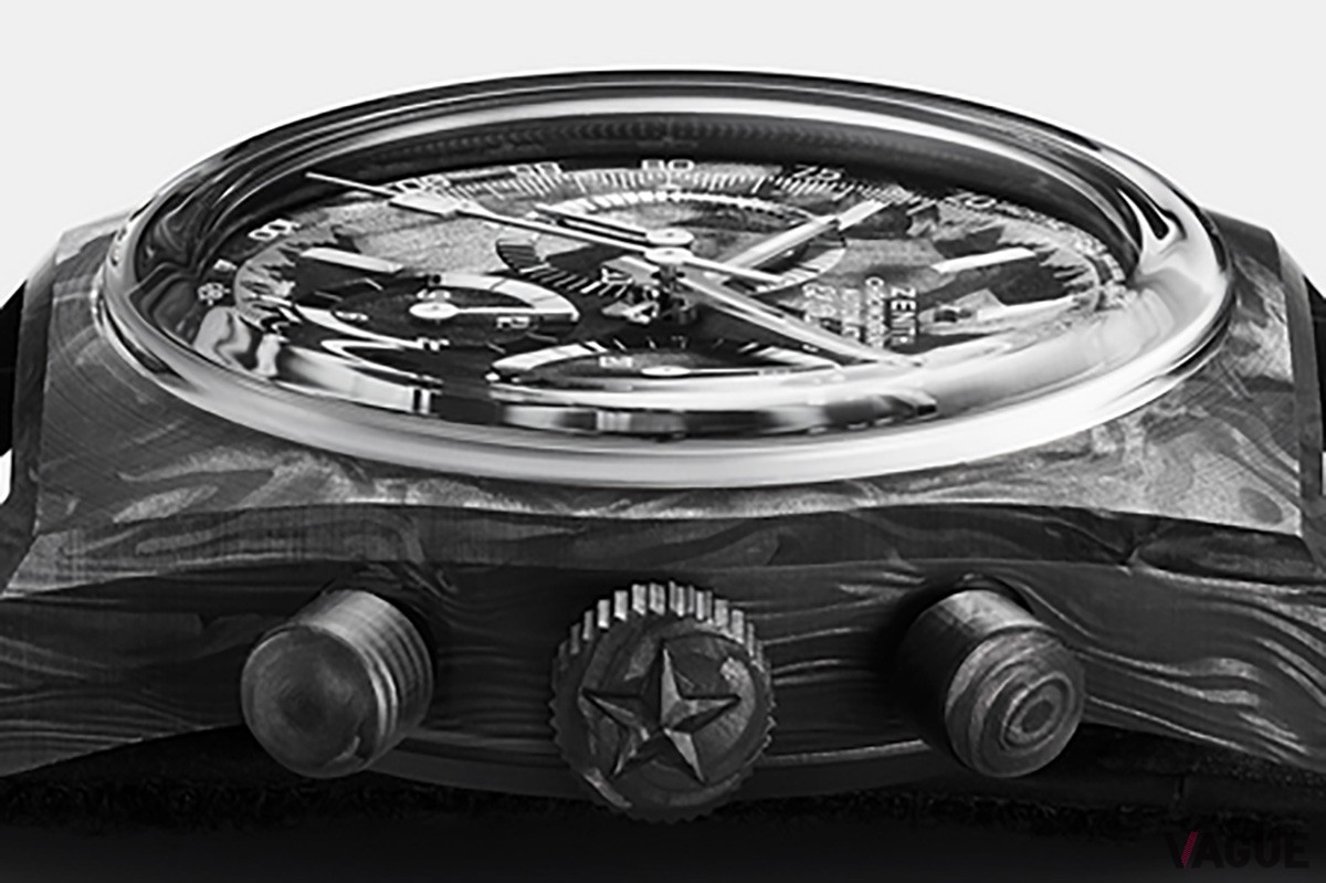 ダイヤルもカーボン。サメの歯のようなキザキザを描く“シャークトゥース”目盛りも見どころ