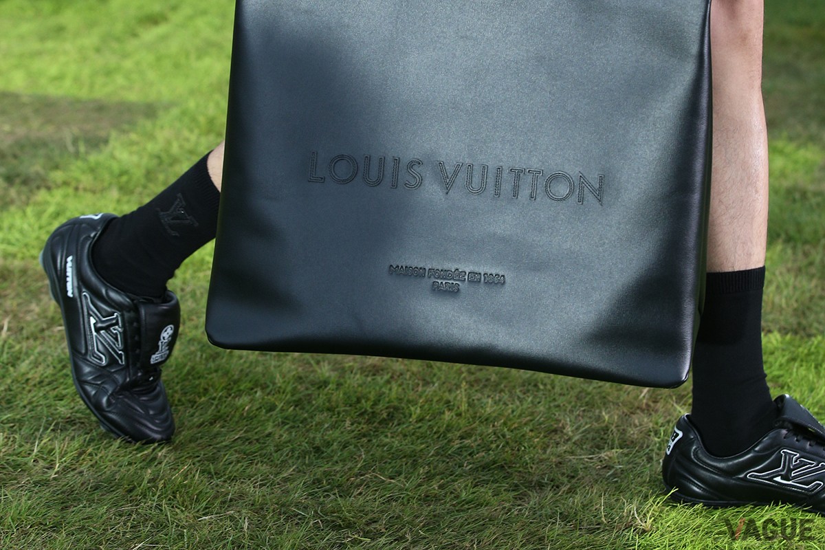 LV フットプリント サッカー スニーカー