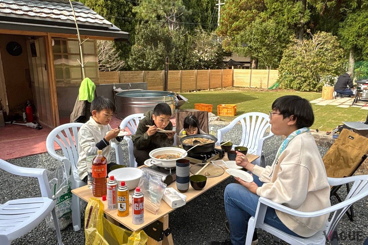 蔵の前でBBQ