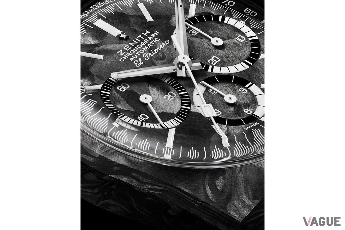 カモフラのようにも見えるカーボンの模様がアクティブな印象を打ち出している