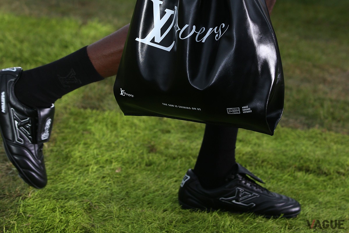 LV フットプリント サッカー スニーカー