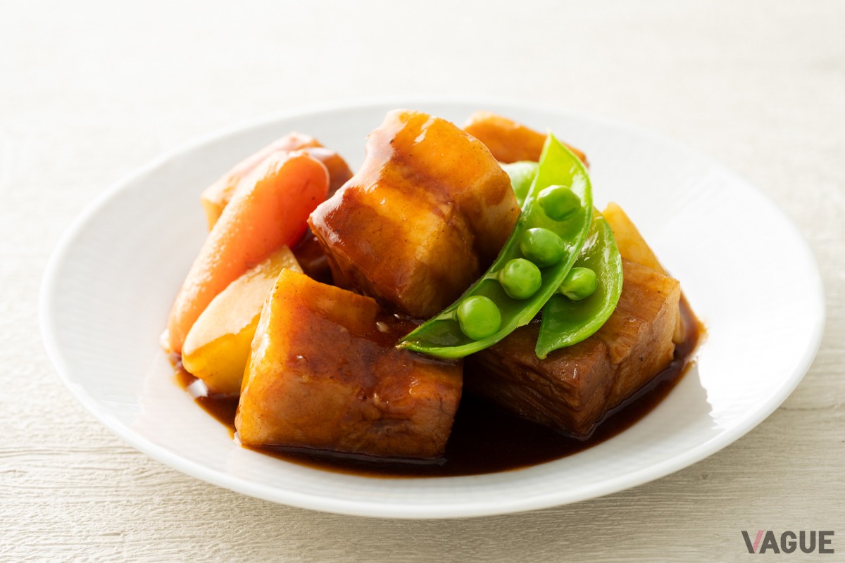 江戸味噌で煮込んだホエー豚の煮込み