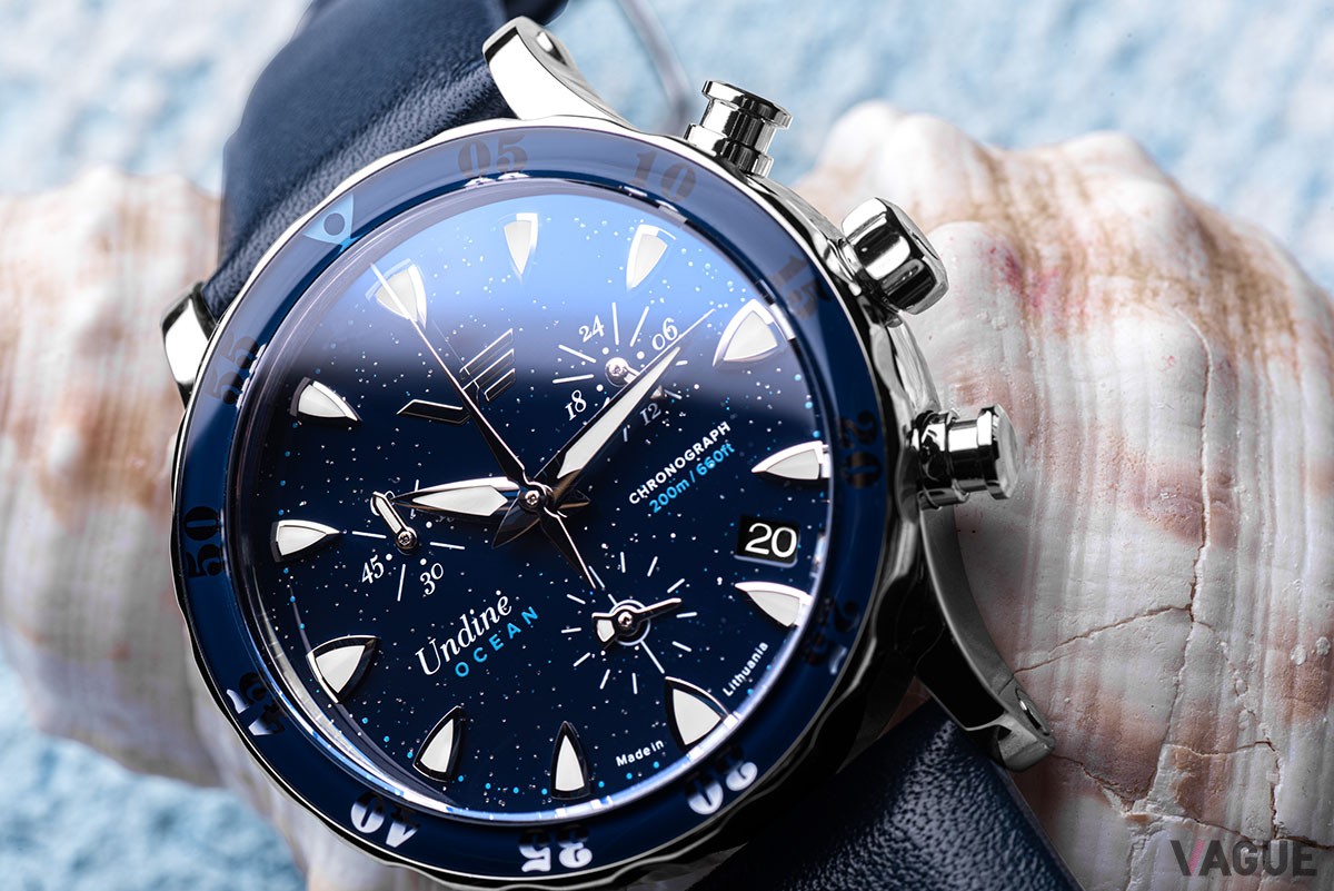 エナメルダイヤルの「Ocean」には金属パウダーを散りばめてロマンチックなきらめきを