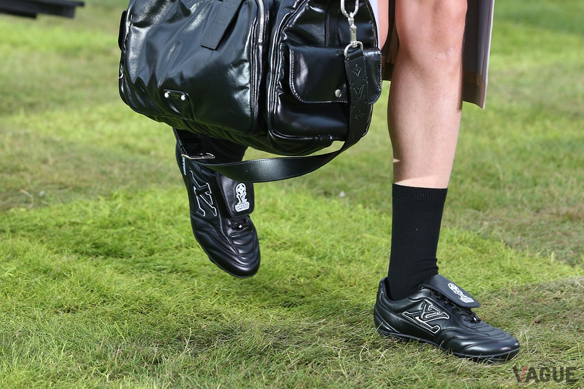 LV フットプリント サッカー スニーカー