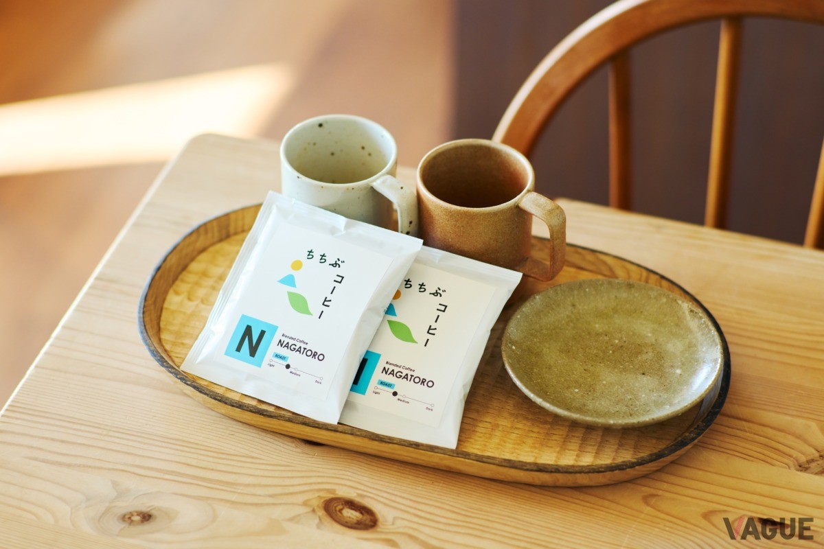 地元作家の茶殻入れや木製トレーも地域の手仕事を感じる