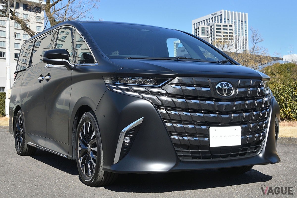 トヨタ「アルファード スペーシャスラウンジ」