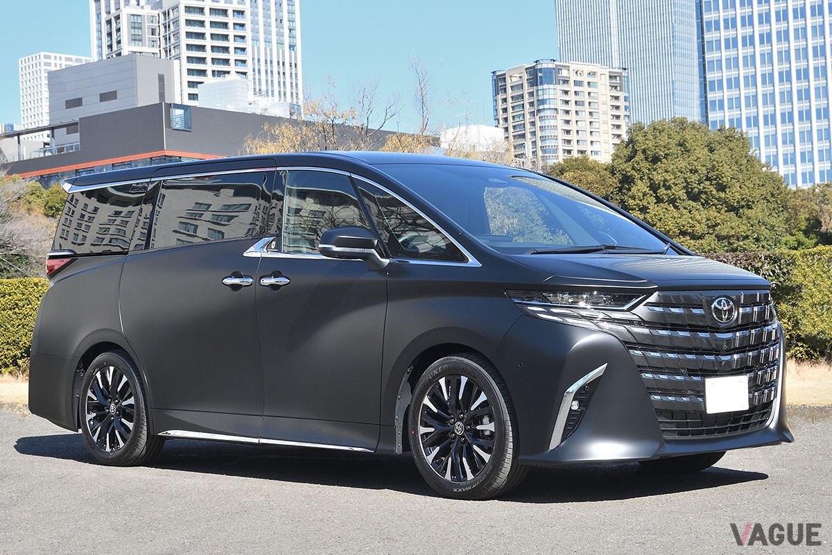 トヨタ「アルファード スペーシャスラウンジ」