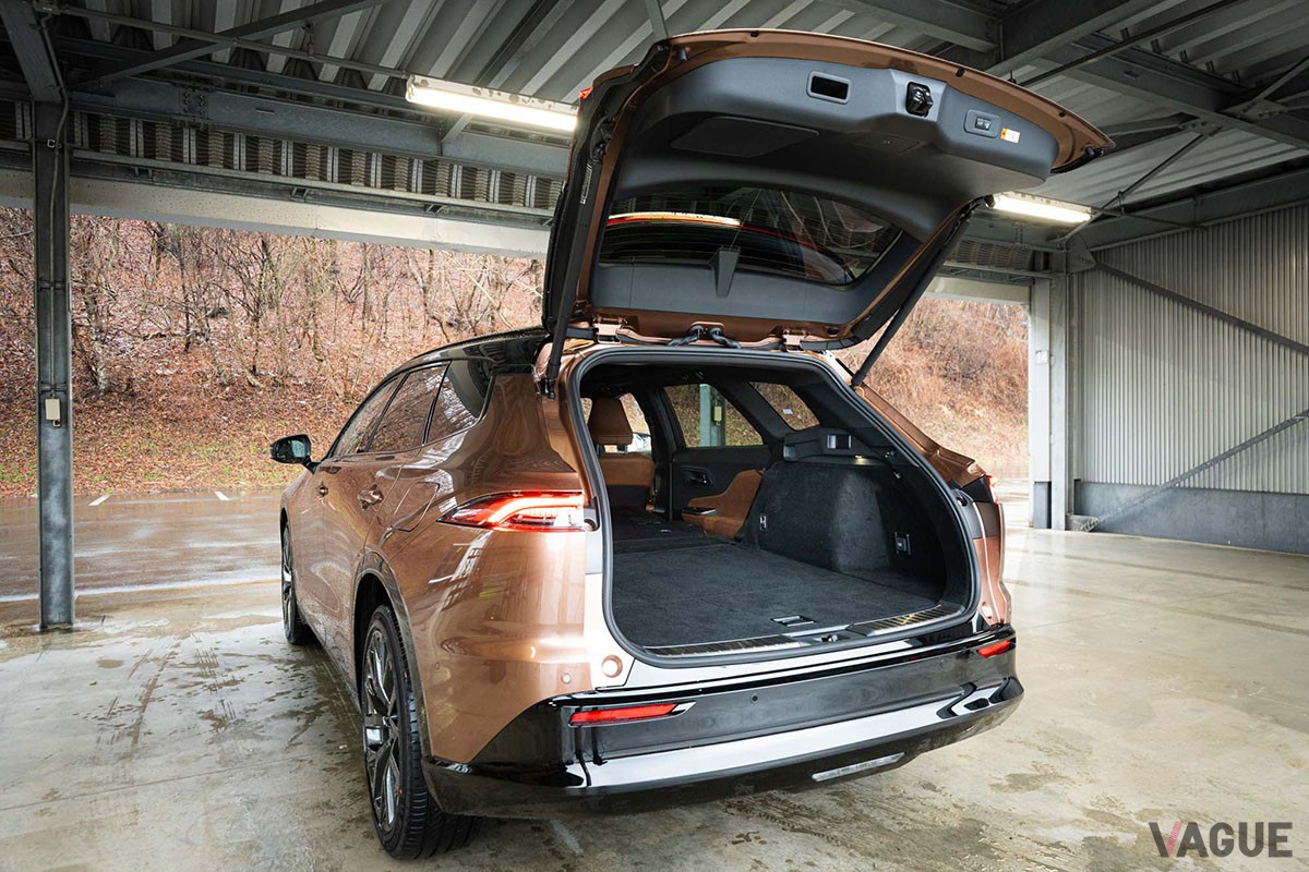 トヨタ新型「クラウン・エステート Z」（HEV）