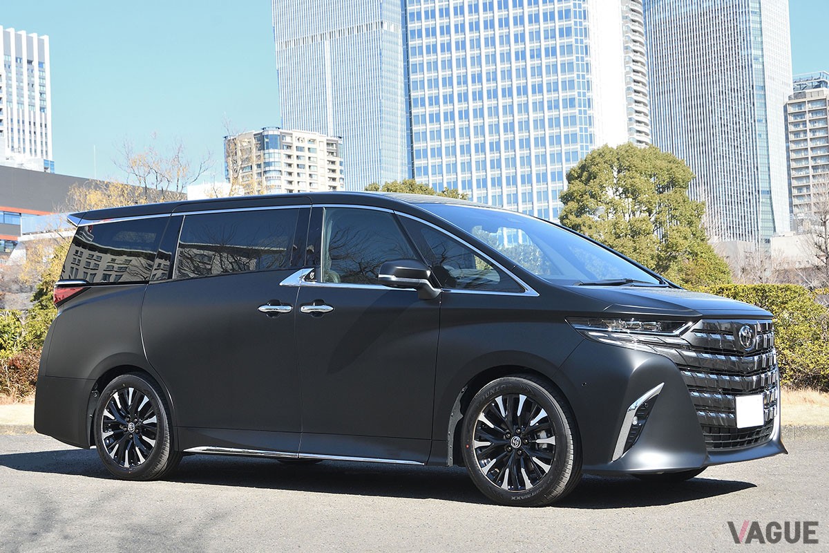 トヨタ「アルファード スペーシャスラウンジ」