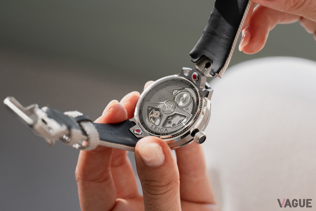 ムーブメント専門メーカー・クロノード社との緊密な協力のもと開発された、自動巻きキャリバー・ライカLA-3002を搭載