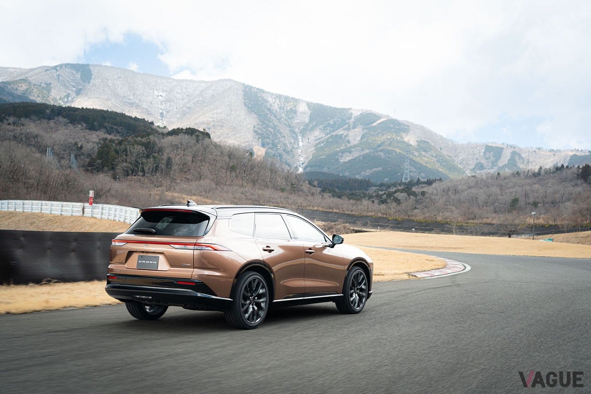 トヨタ新型「クラウン・エステート RS」（PHEV）