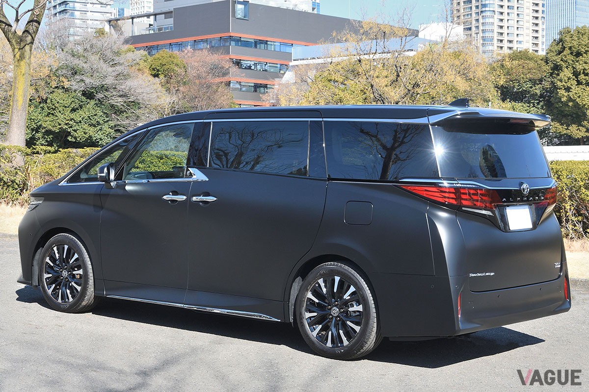 トヨタ「アルファード スペーシャスラウンジ」