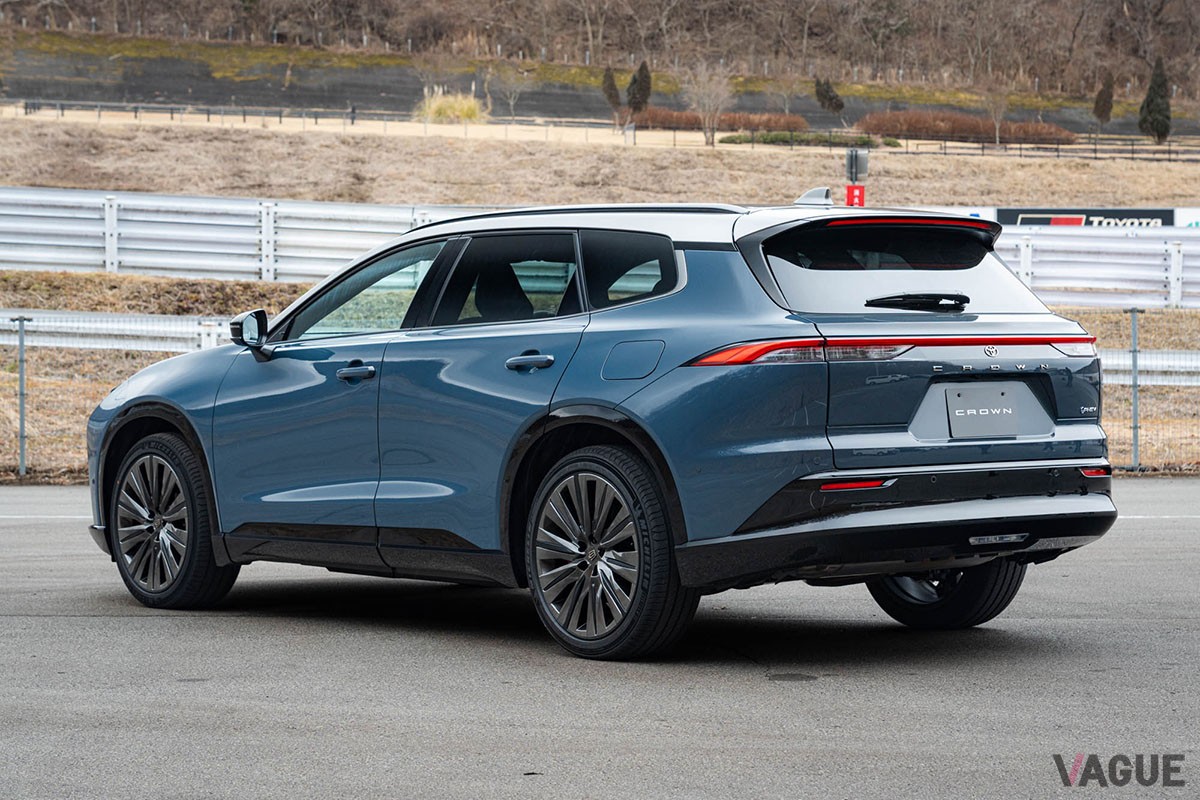 トヨタ新型「クラウン・エステート RS」（PHEV）