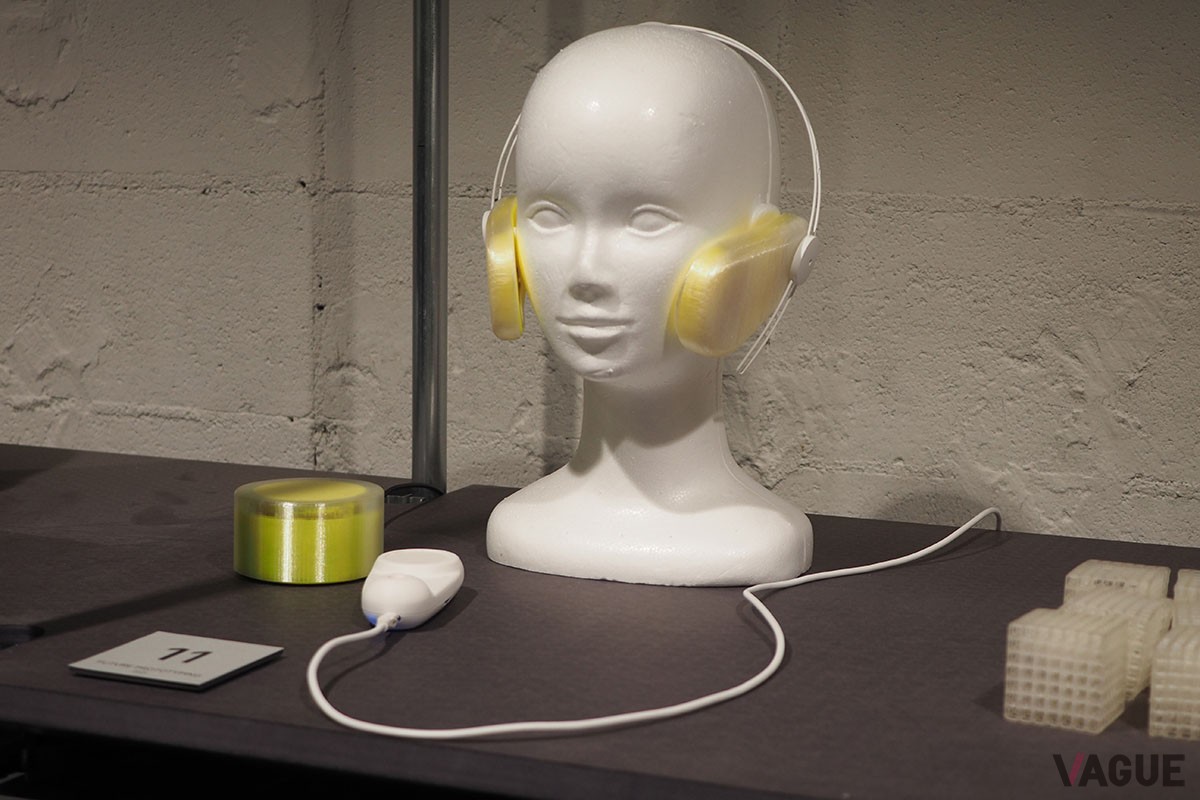 振動と音で、まるで食べているかのような気持ちにさせてくれる食感拡張デバイス「TEXTURE」