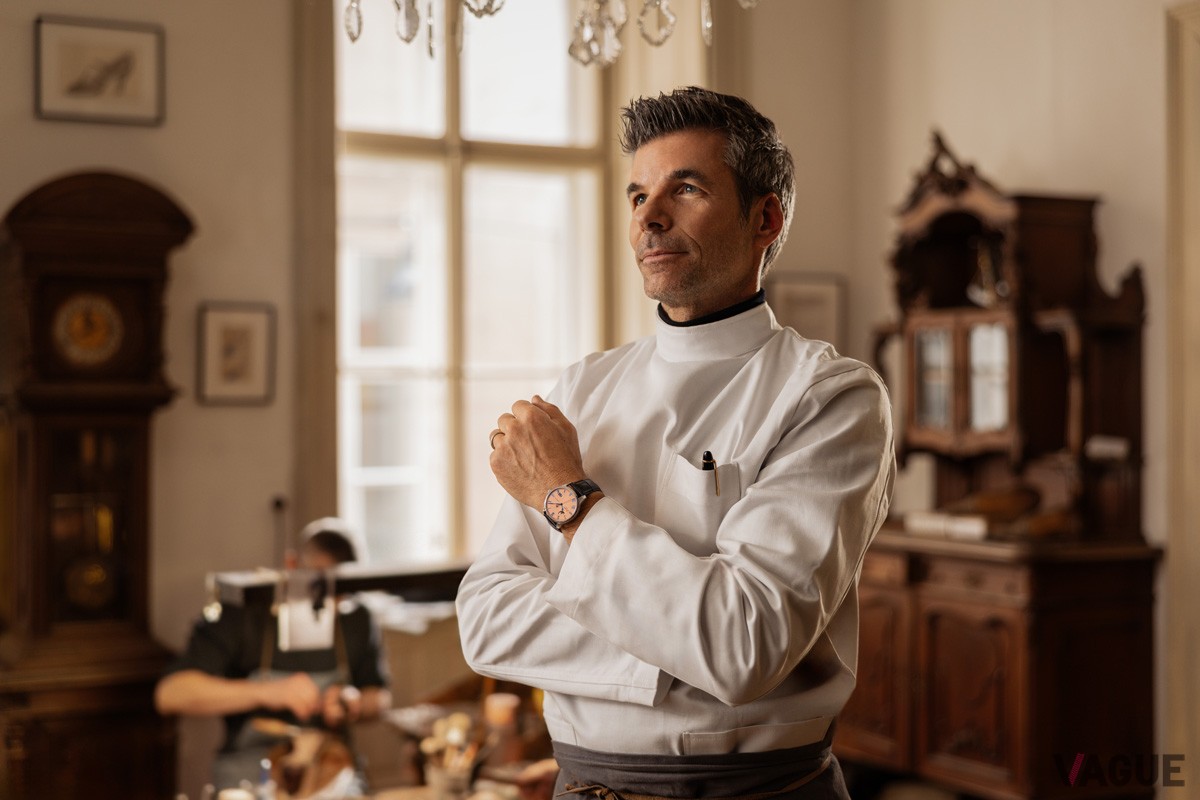 日常生活のあらゆるシーンにふさわしい控えめなエレガントな機械式のタイムピース