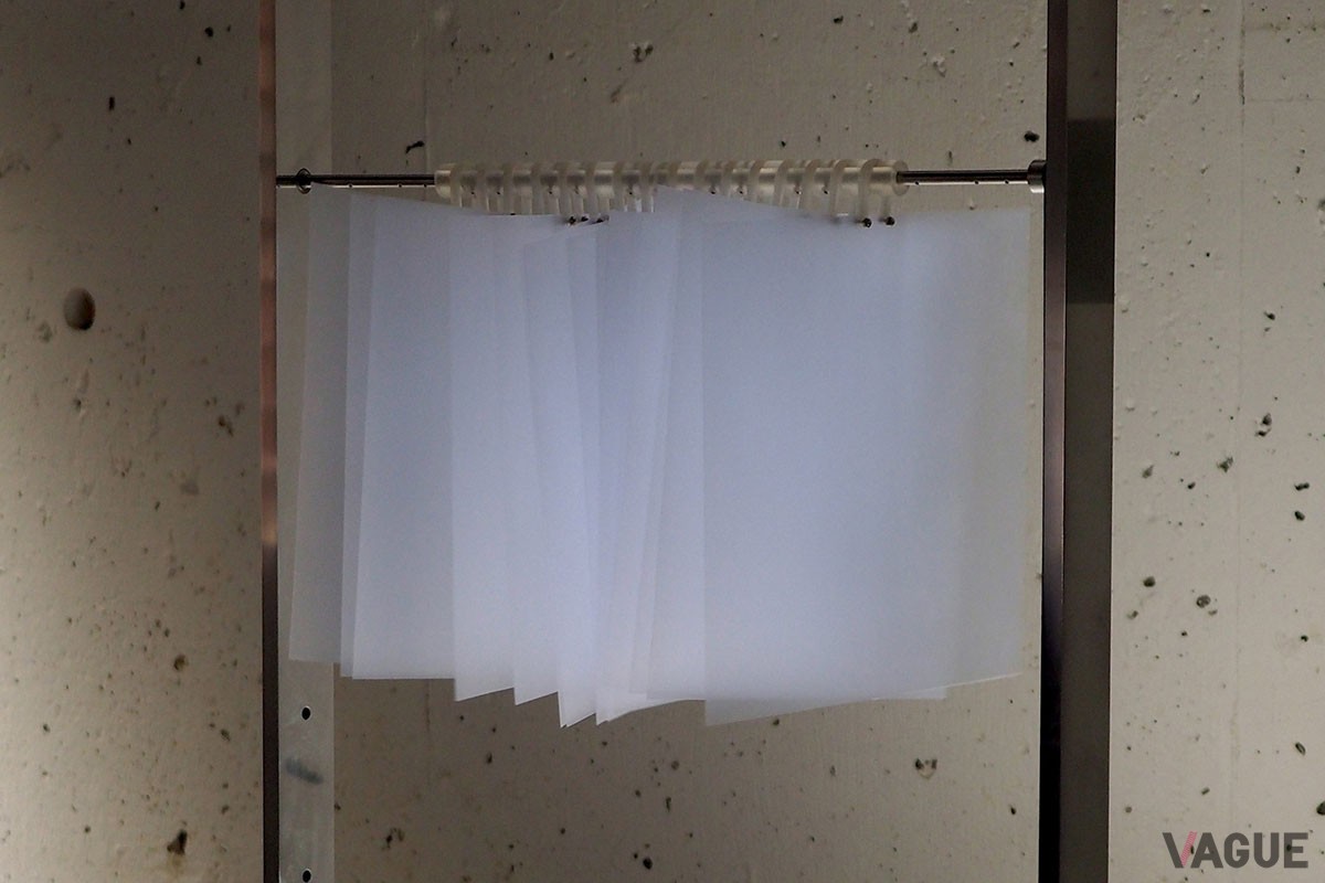 本能的な心地よさを工業的な手段で再現するというプロジェクトの「Continuity」。薄いフィルムがさらさらと風にゆらぐように動く