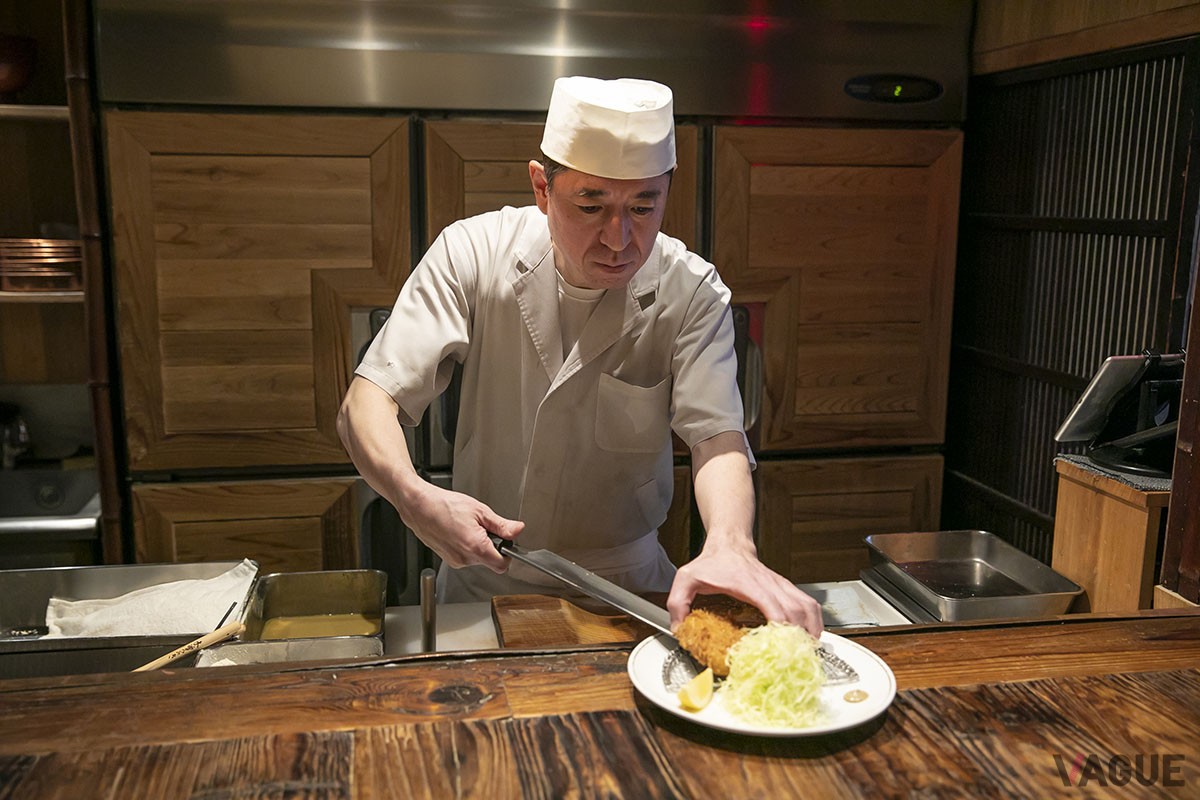「トンカツを揚げる音をBGMに、お酒やおつまみも楽しんでいただきたいですね。色々な味で、トンカツを美味しく食べていただきたいです」(店主の水上彰久さん)