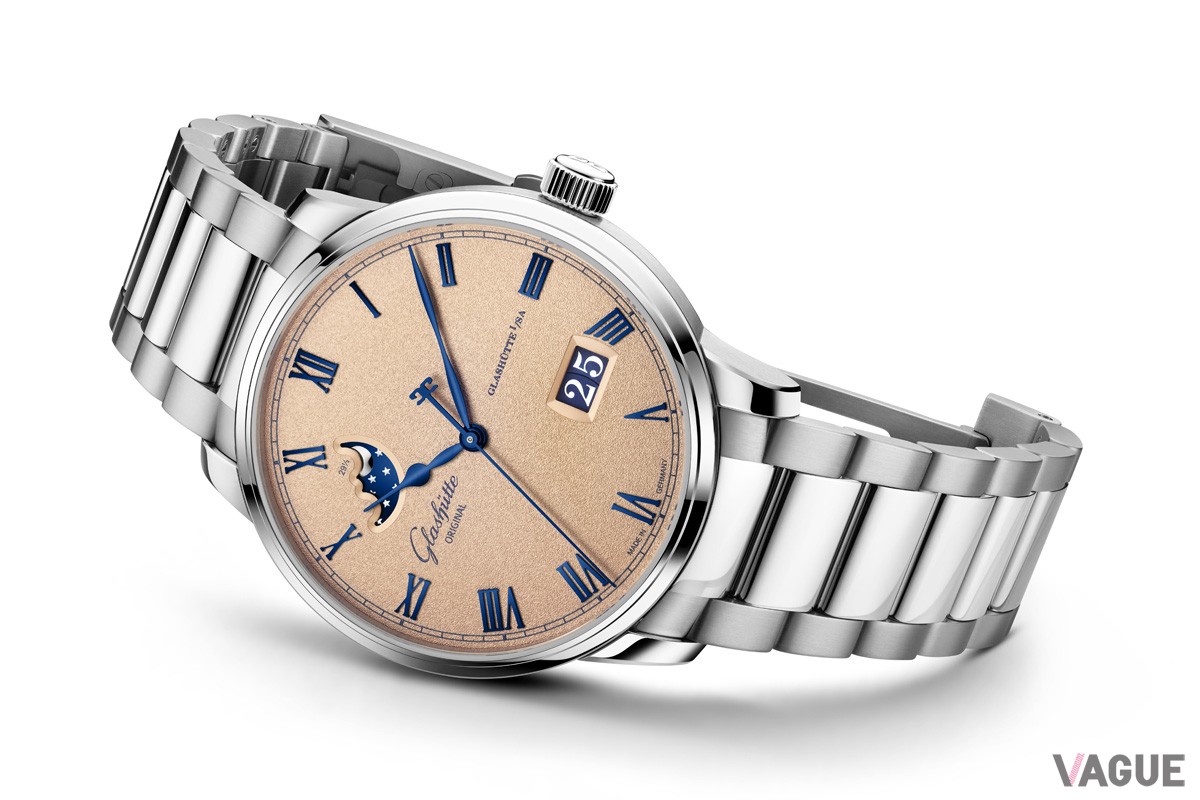 ストラップやブレスレットはチェンジして新しい装いに