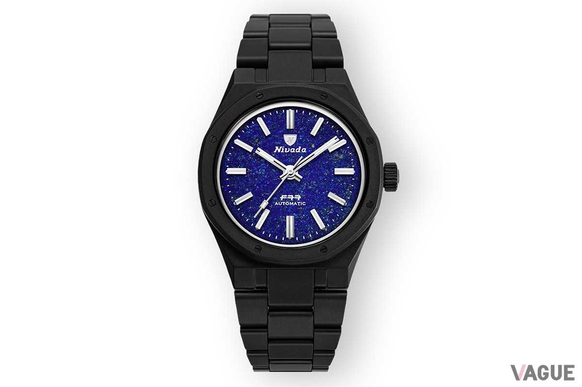 「ニヴァダ・グレンヒェン F77 ブラックセラミック」Black Ceramic Lapis Lazuli Dial（品番：68022a77、30万8000円 消費税込）
