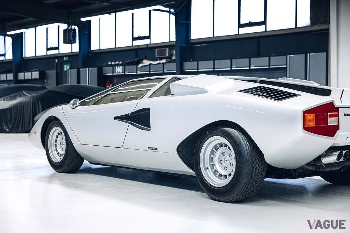 およそ1億2800万円で落札された1975年製「ランボルギーニ・カウンタックLP400」Keno Zache(c)2024 Courtesy of RM Sotheby's