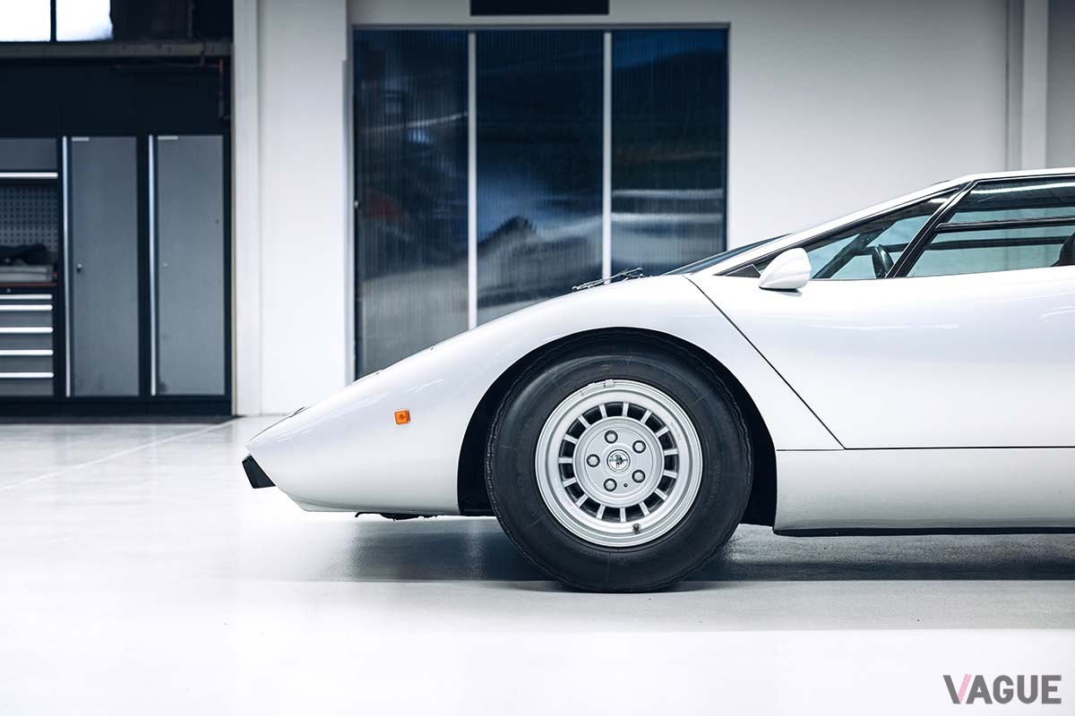 およそ1億2800万円で落札された1975年製「ランボルギーニ・カウンタックLP400」Keno Zache(c)2024 Courtesy of RM Sotheby's