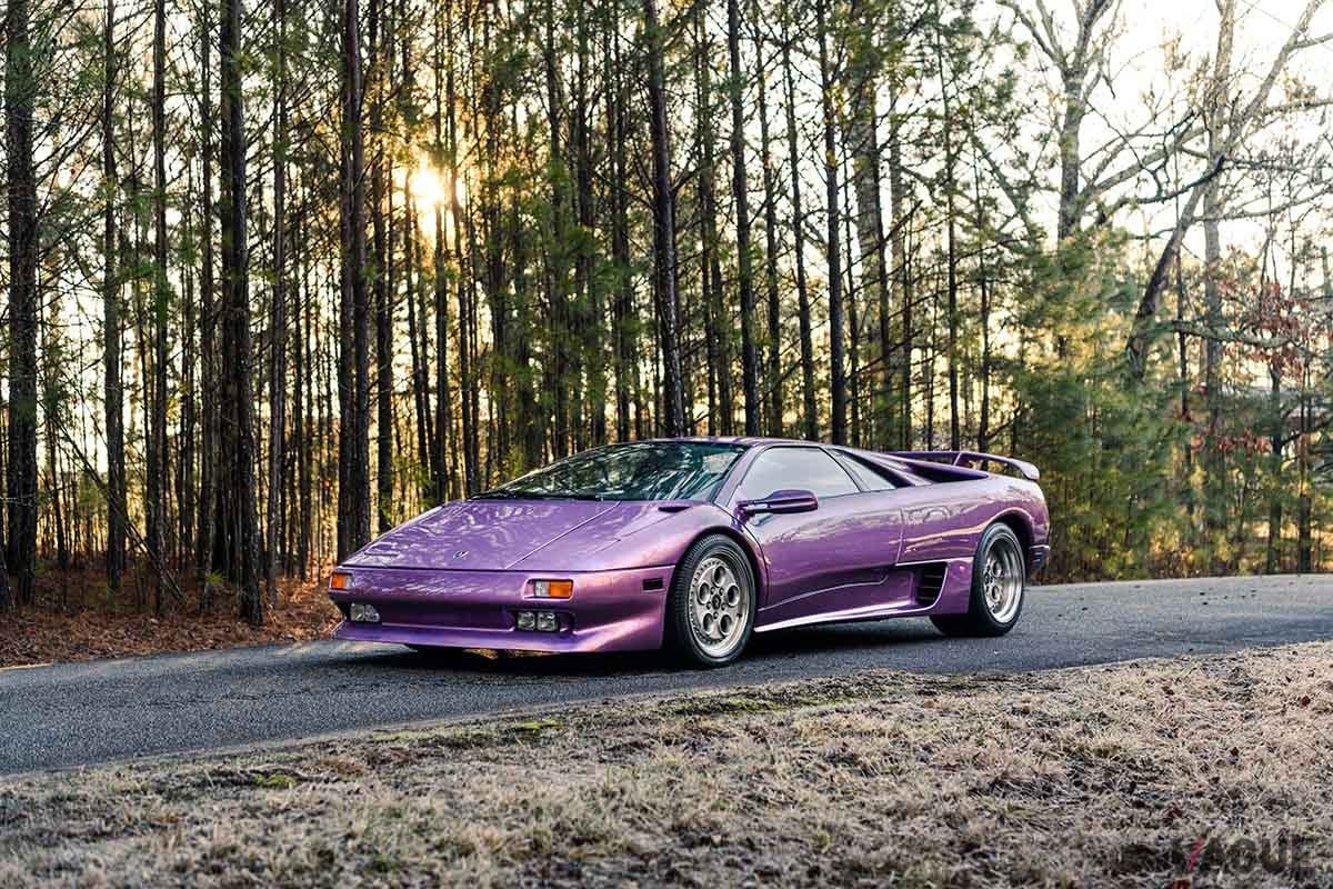 34年前の「凄いランボルギーニ」がオークションに登場 パープル