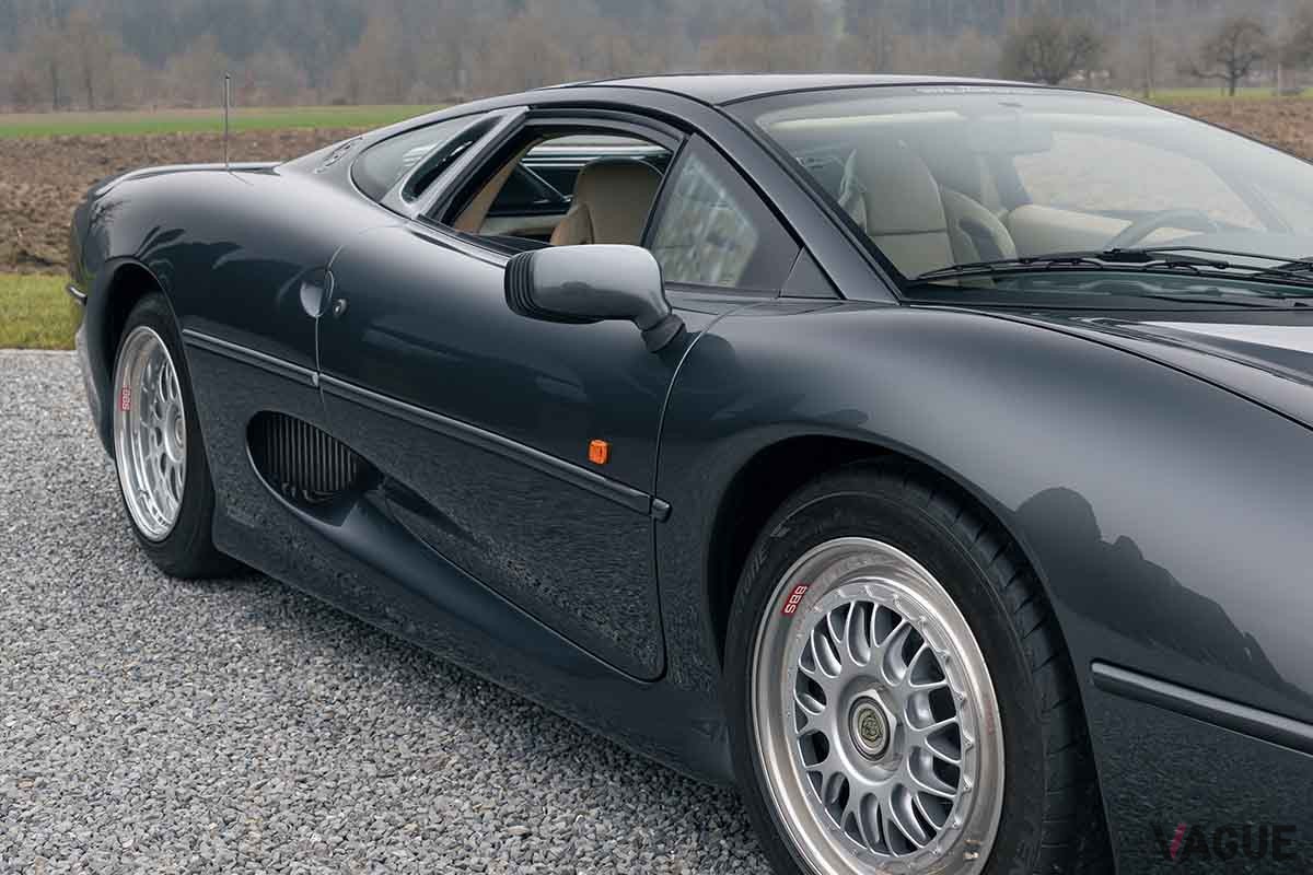 オークションに出品、約6670万円で落札された1993年式ジャガー「XJ220」Justin Schmoeller(c)2025 Courtesy of RM Sotheby's