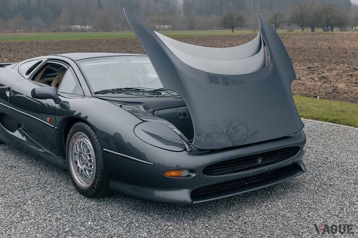 オークションに出品、約6670万円で落札された1993年式ジャガー「XJ220」Justin Schmoeller(c)2025 Courtesy of RM Sotheby's