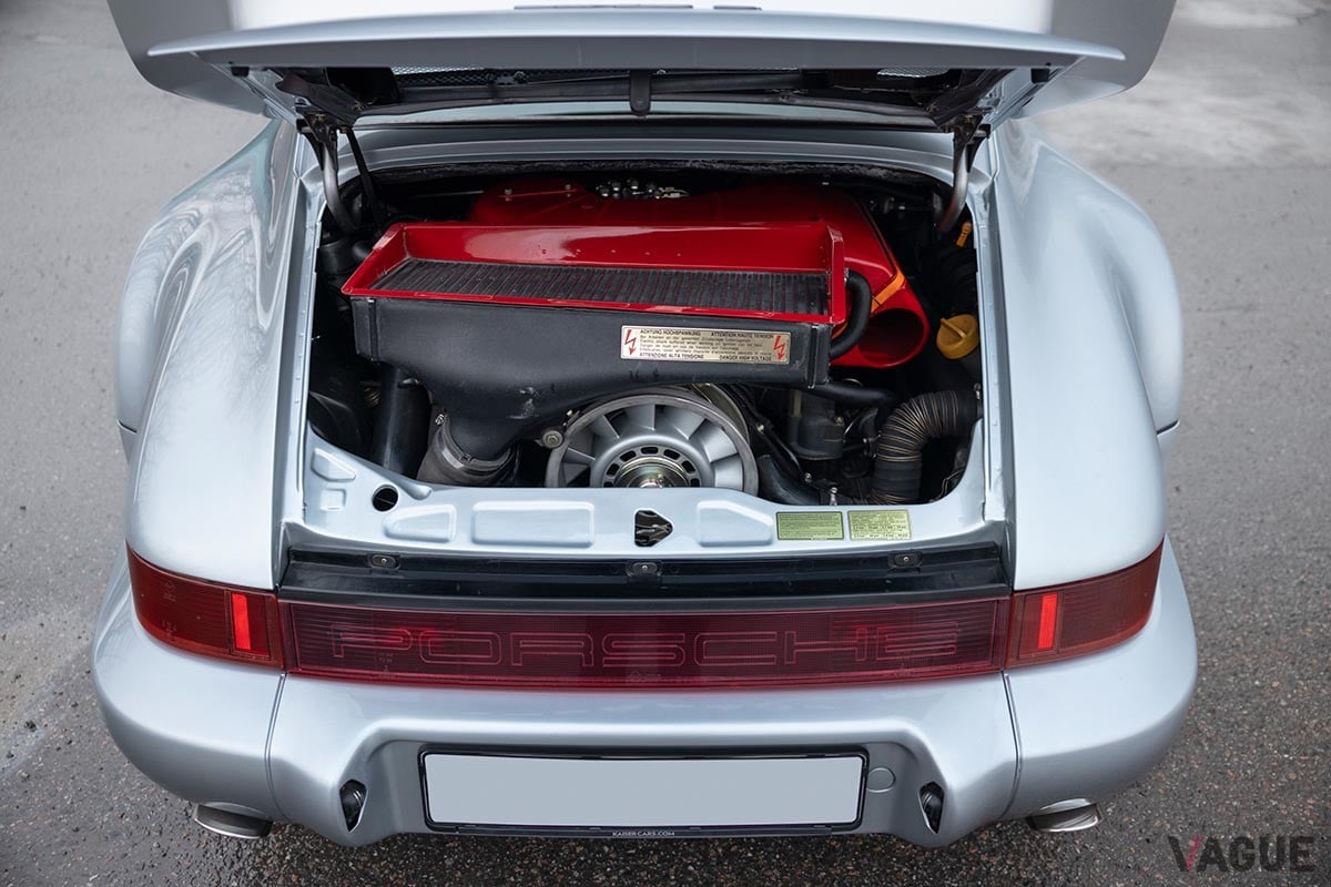オークションに出品された1993年式ポルシェ「911ターボS ライトウエイト」Simon Hamelius(c)2025 Courtesy of RM Sotheby's