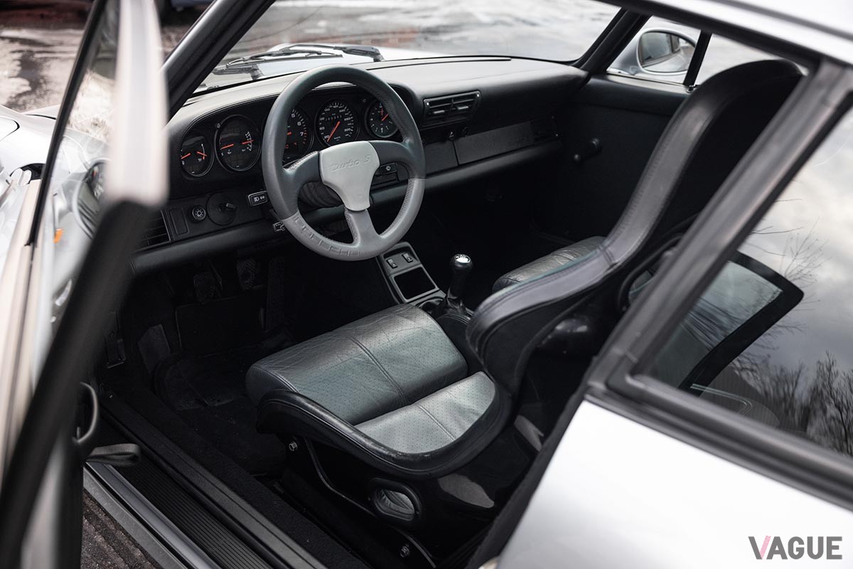 オークションに出品された1993年式ポルシェ「911ターボS ライトウエイト」Simon Hamelius(c)2025 Courtesy of RM Sotheby's