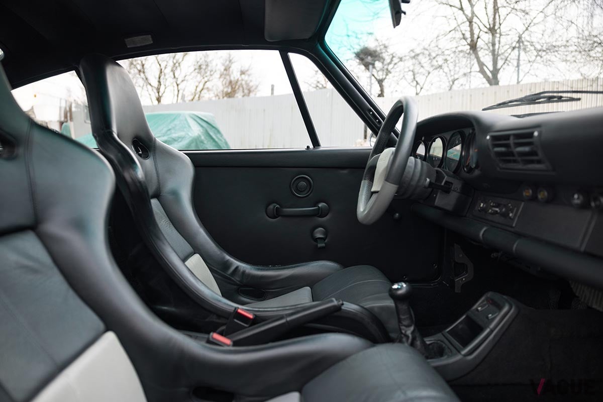 オークションに出品された1993年式ポルシェ「911ターボS ライトウエイト」Simon Hamelius(c)2025 Courtesy of RM Sotheby's