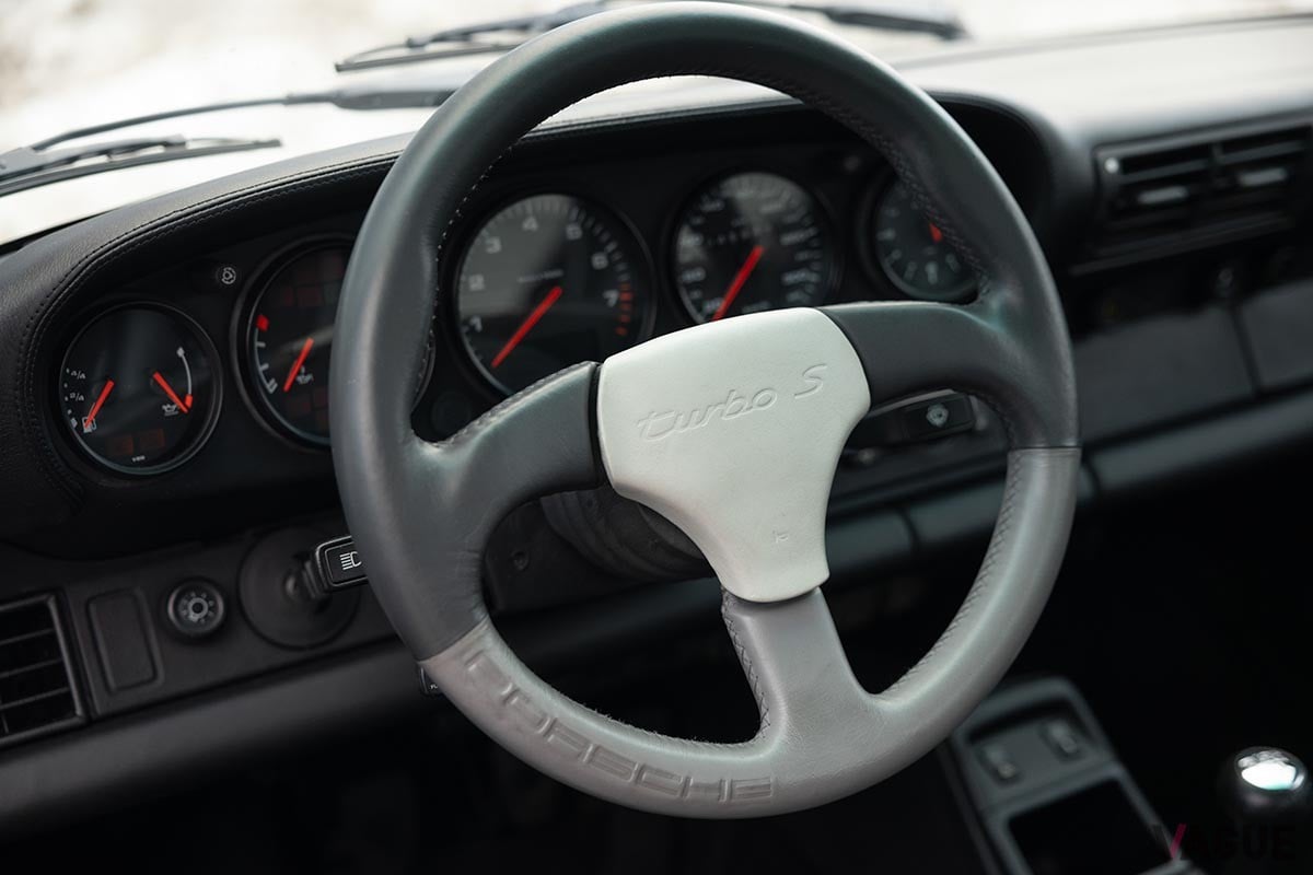 オークションに出品された1993年式ポルシェ「911ターボS ライトウエイト」Simon Hamelius(c)2025 Courtesy of RM Sotheby's