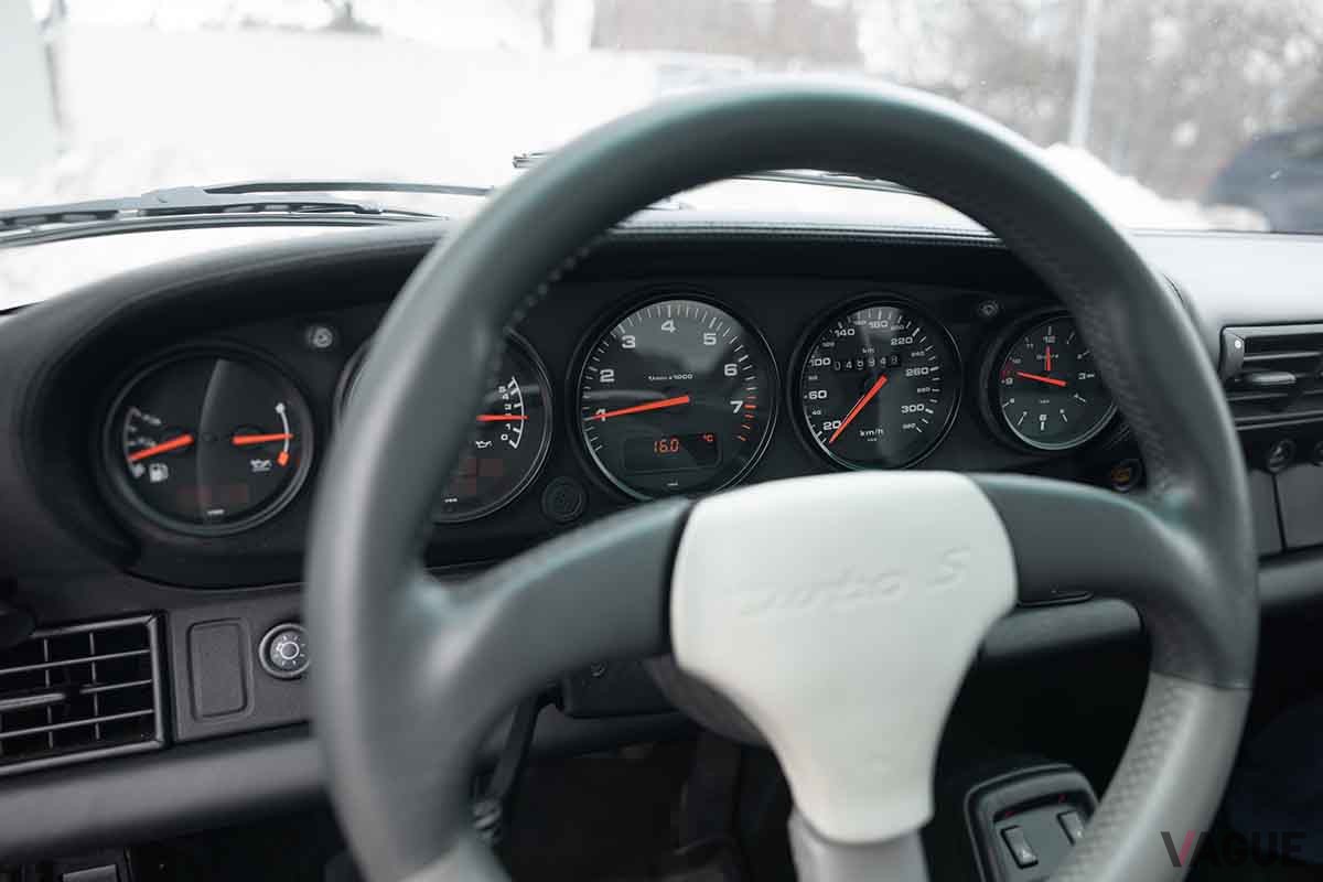 オークションに出品された1993年式ポルシェ「911ターボS ライトウエイト」Simon Hamelius(c)2025 Courtesy of RM Sotheby's