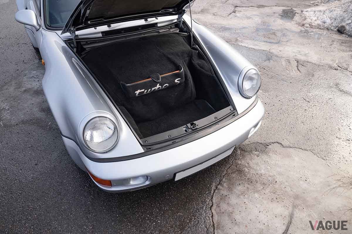 オークションに出品された1993年式ポルシェ「911ターボS ライトウエイト」Simon Hamelius(c)2025 Courtesy of RM Sotheby's