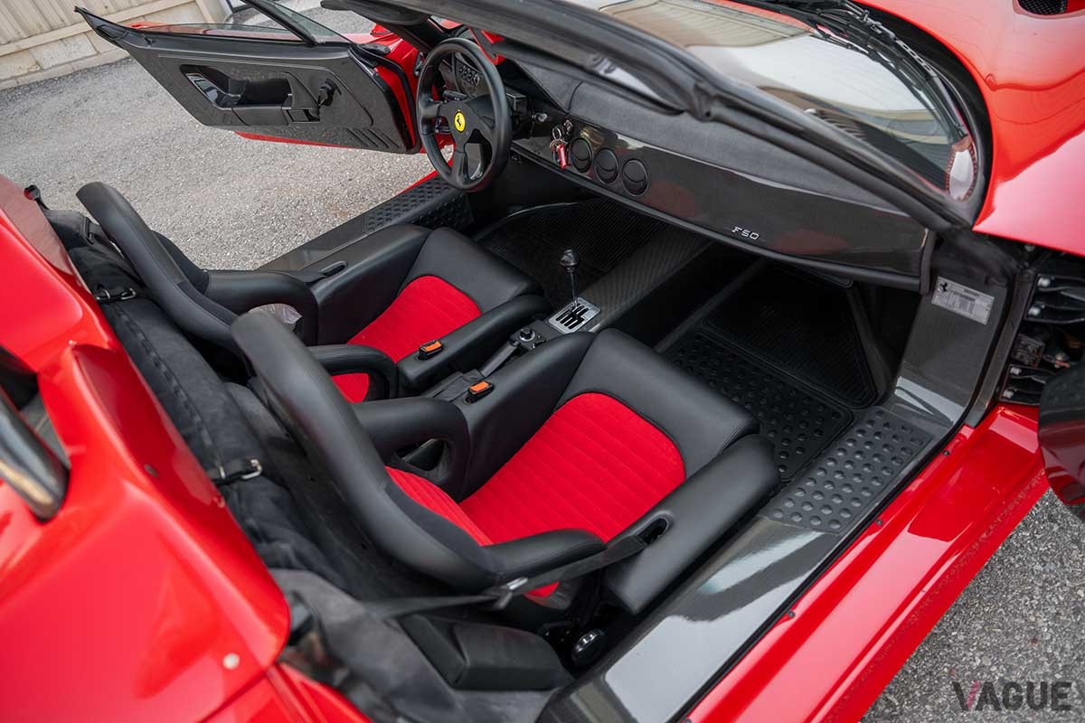 オークションに登場、553万2500USドル（日本円で約8億1881万円）で落札された1996年式フェラーリ「F50」のインテリア Darin Achnabel(c)2025　Courtesy of RM Sotheby's