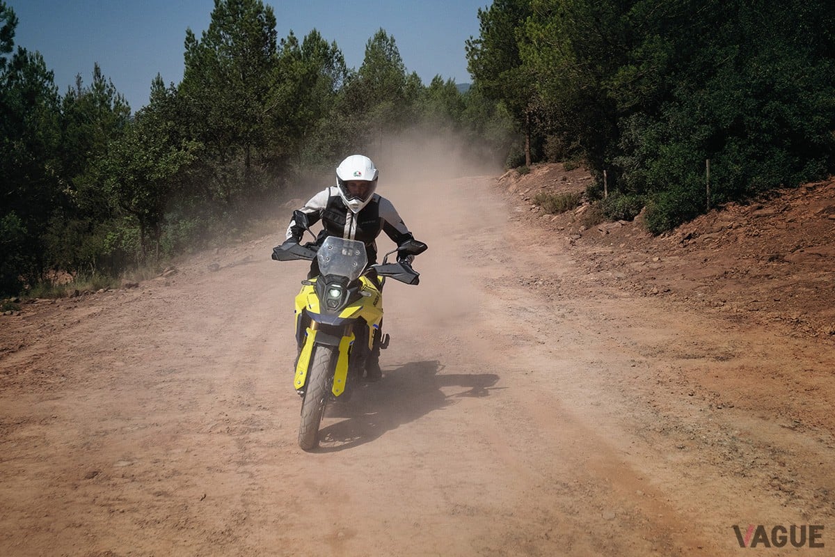 スズキ「Vストローム800DE」の2025年モデル