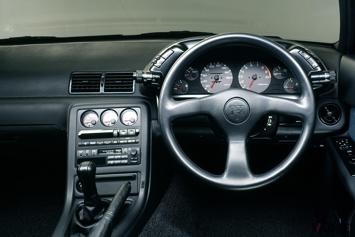 1989年に登場した日産「スカイラインGT-R（BNR32型）」のインテリア