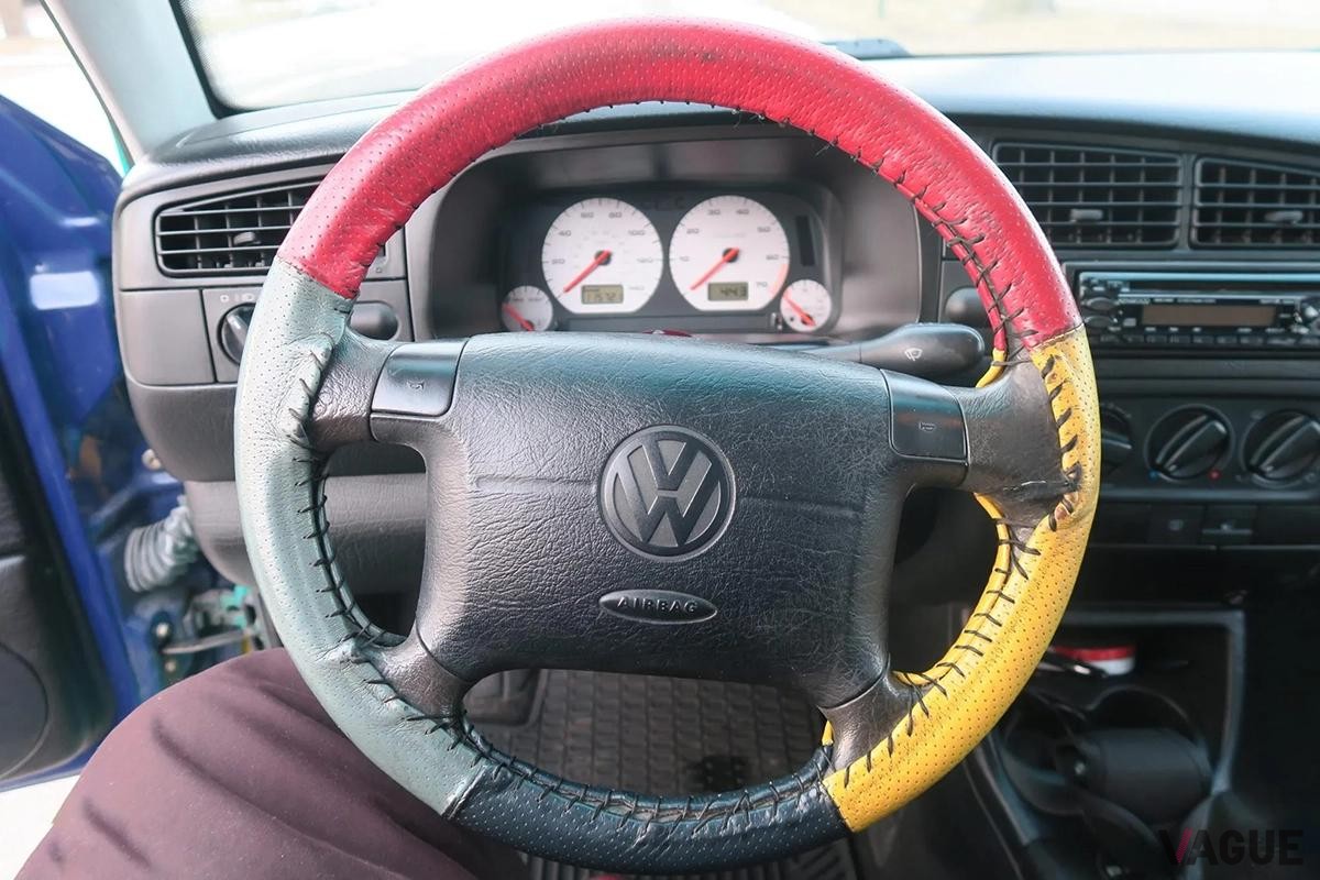 VWアメリカが製造したカラフルなゴルフIII「ゴルフ・ハーレクイン」のインテリア