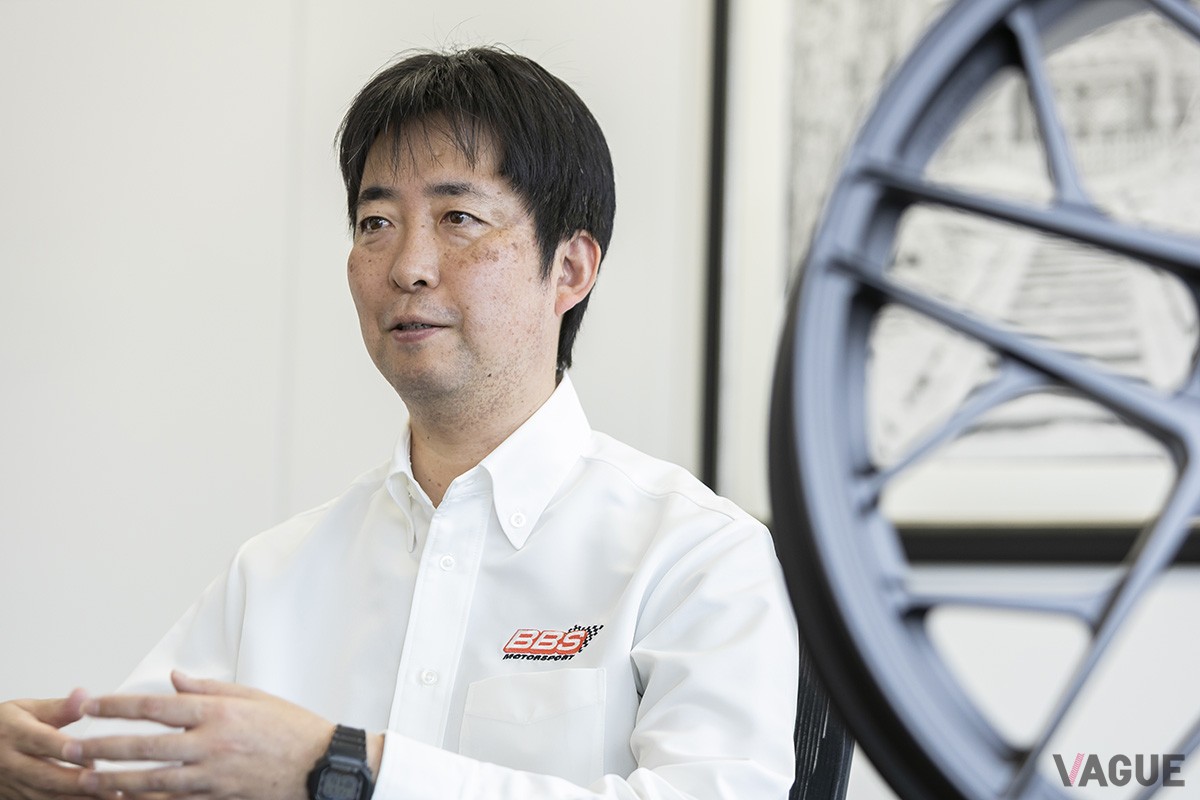 BBSジャパンの開発本部 本部長を務める村上貴志さんとFL