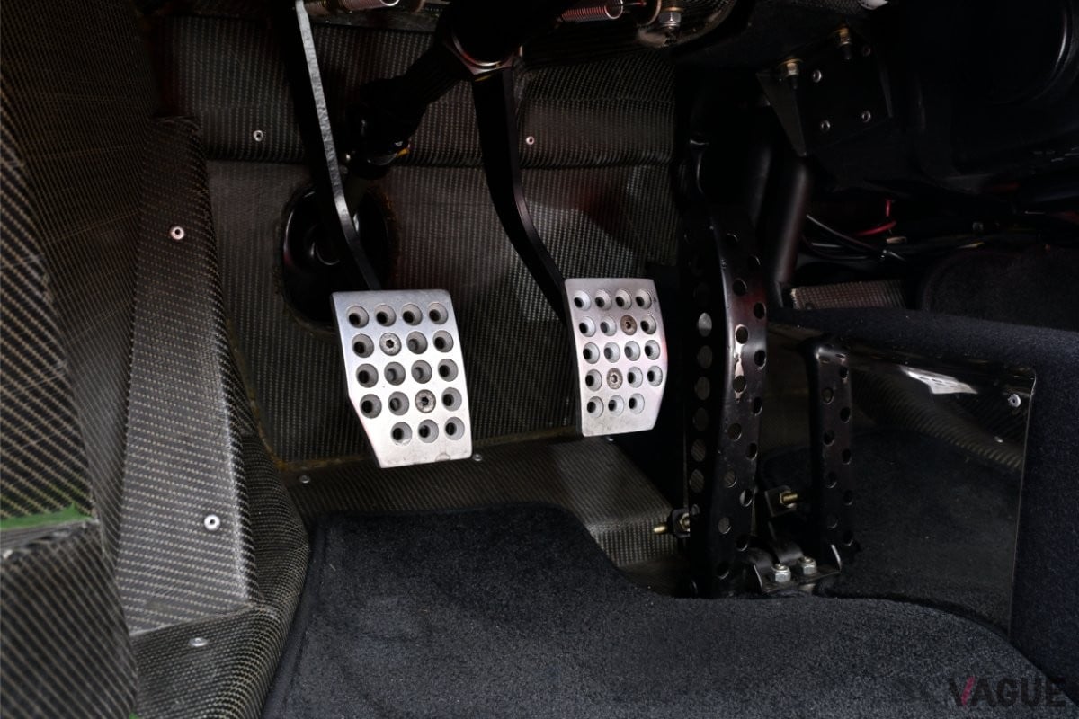 えっ……!?」走行距離わずか1万8000kmの“超希少”フェラーリ「F40ライト