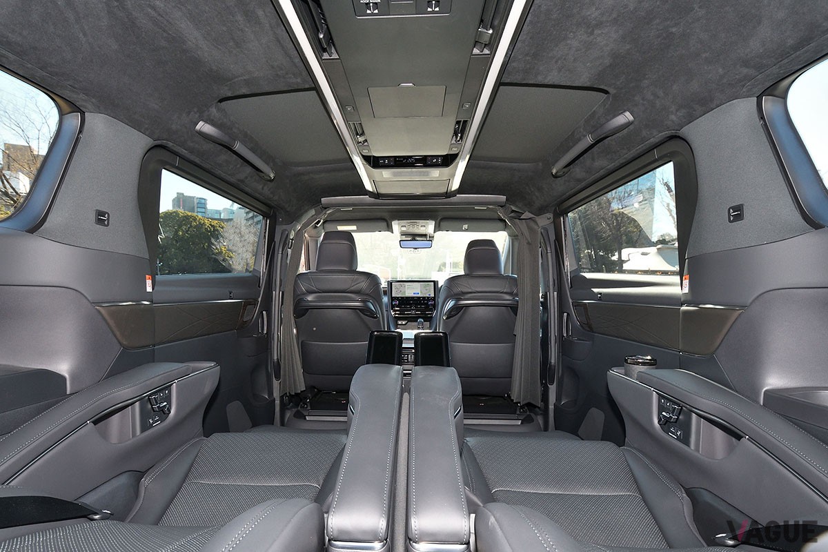 トヨタ「アルファード スペーシャスラウンジ」